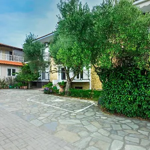 https://newstory-luxury-suites.hotelschalkidiki.net